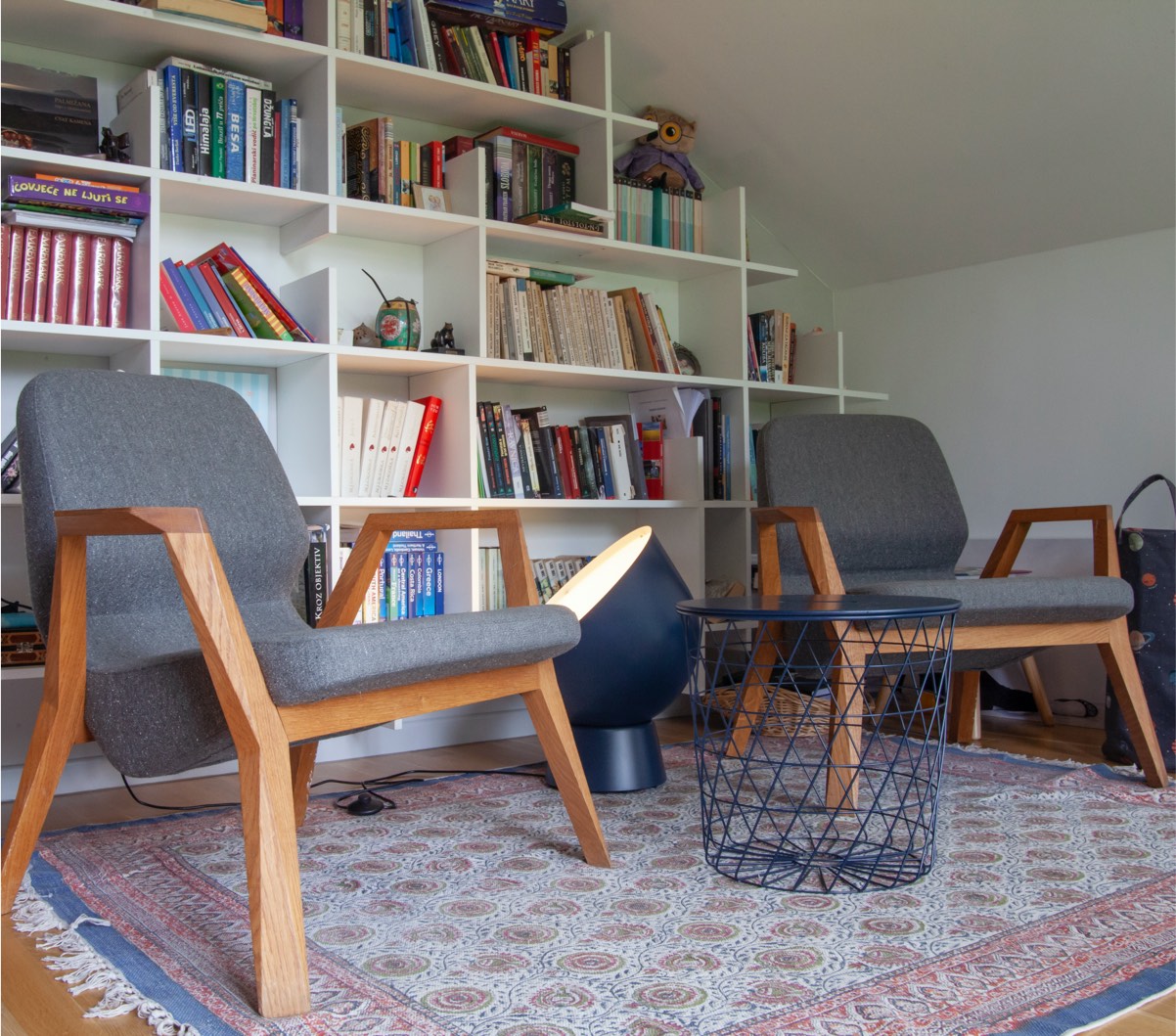 dvije stolice_ dizajn